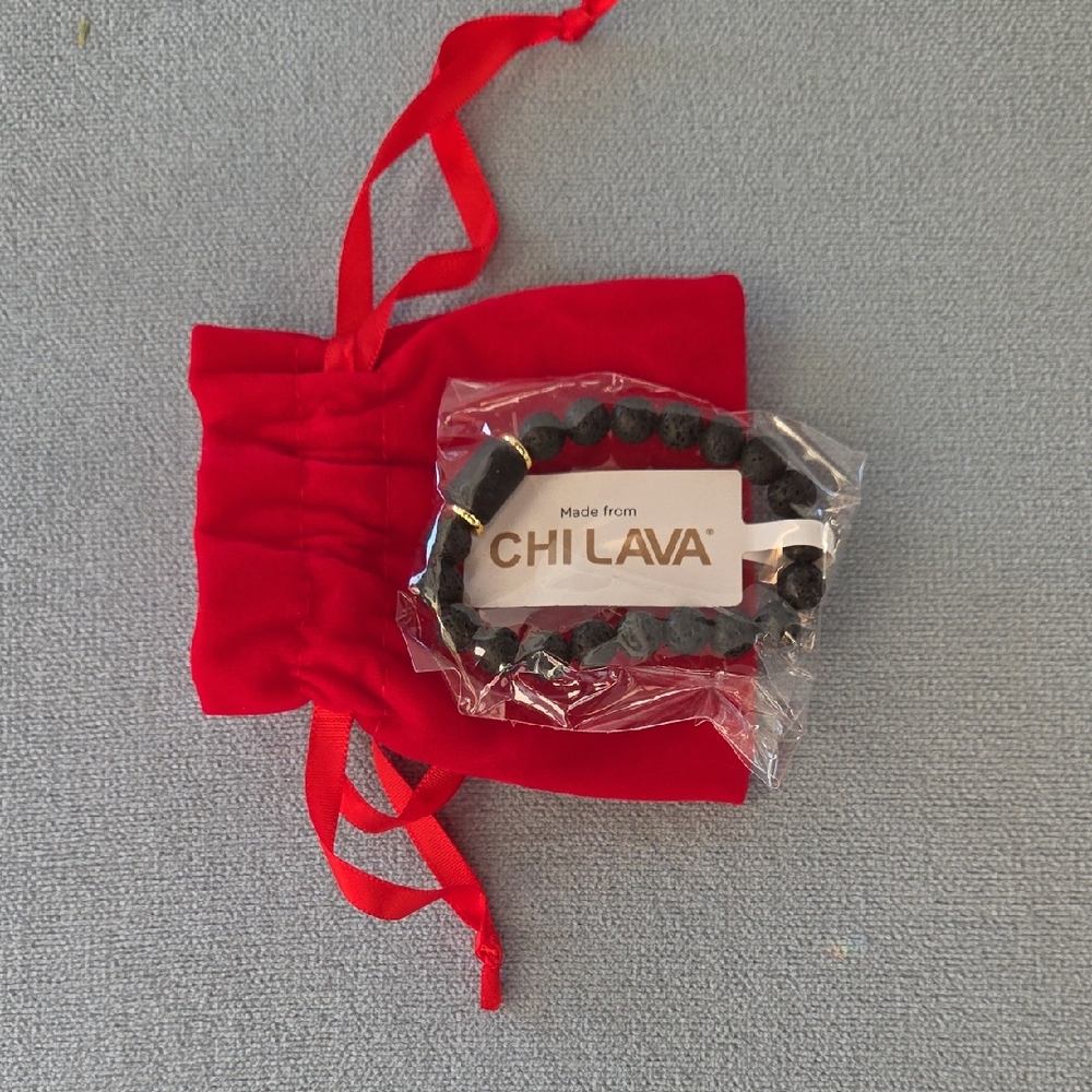 CHI LAVA Black Beaded Bracelet with Red Pouch